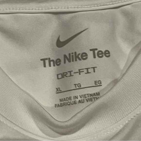 Boy’s Nike Dri-Fit T-Shirt - Size Youth XL - Picture 2 of 4